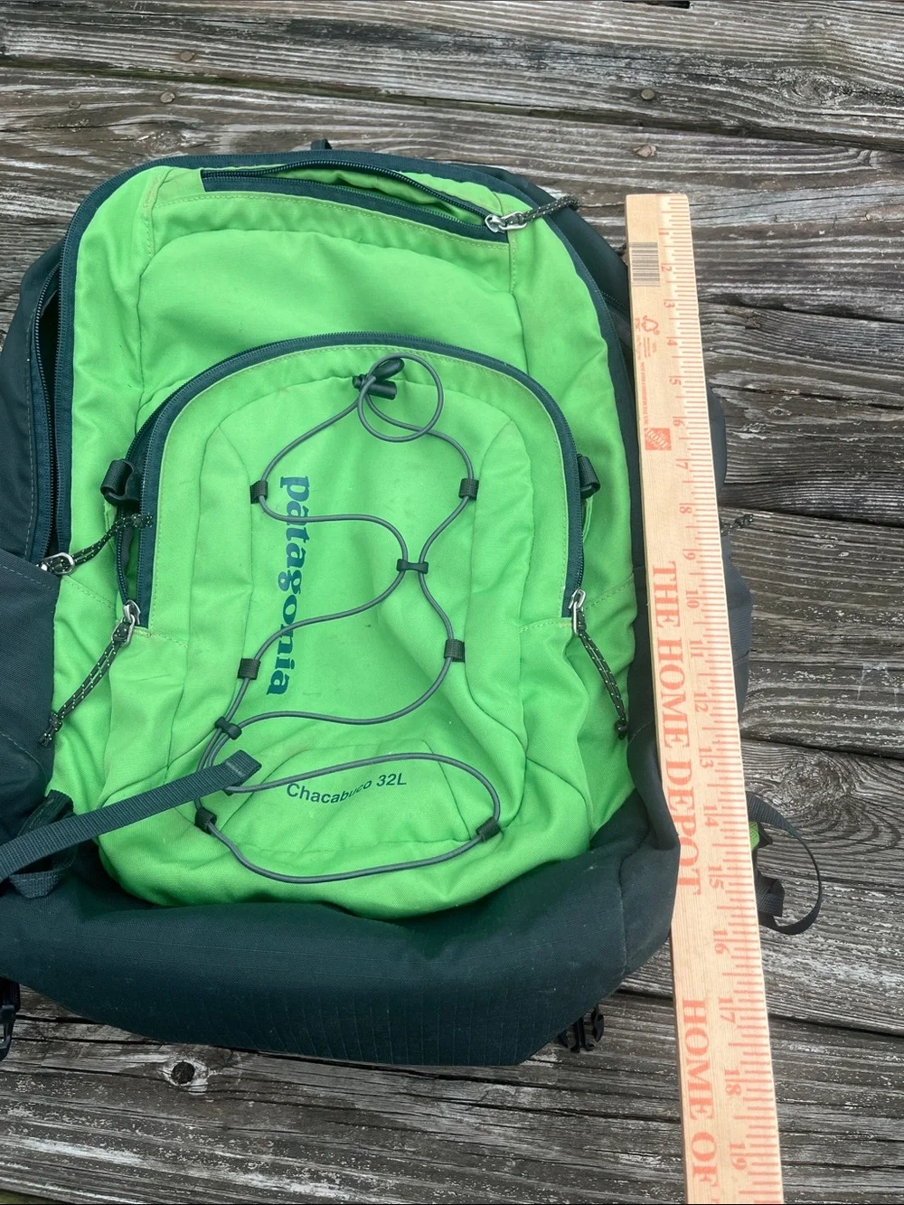 Patagonia Chacabuco 32L Bright Green & Dark Gray Backpack Daypack Travel Bag